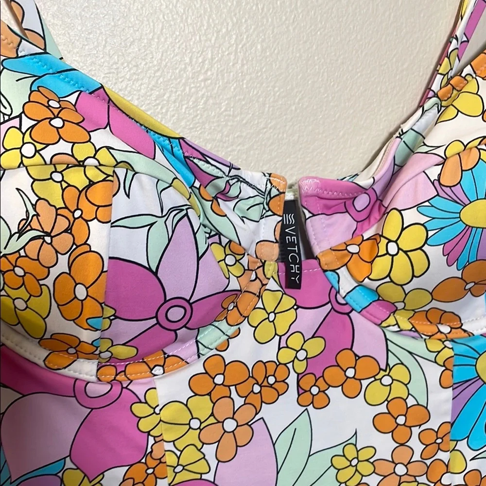 VETCHY Montego Underwire Floral Swimsuit - with Removable Belt - Picture 6 of 14